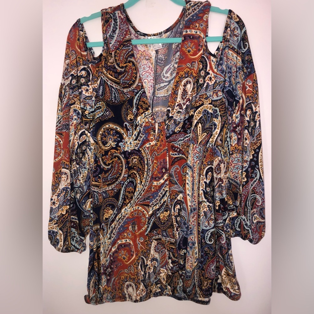 Venus | Cold Shoulder Top Paisley | Size XXL